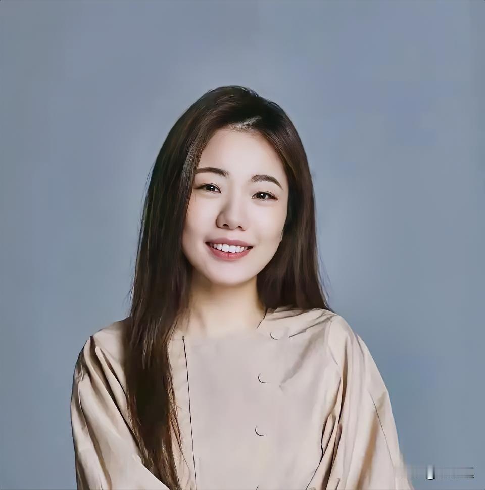 很多人从小听着“天才少女蒋方舟”的名号长大，年少成名、破格上清华、年少出书无数，