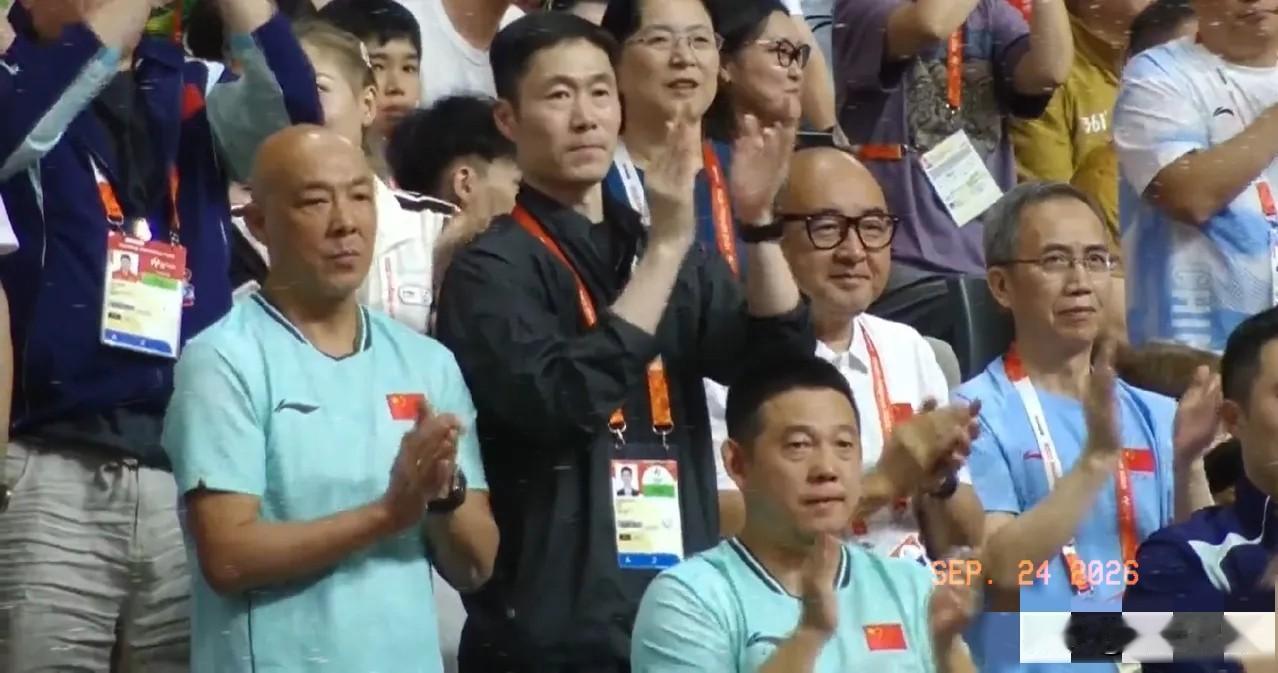 乒协主席王励勤这回坐不住了！
不是因为亚运会国乒男团决赛2:3不敌日本男团，无缘