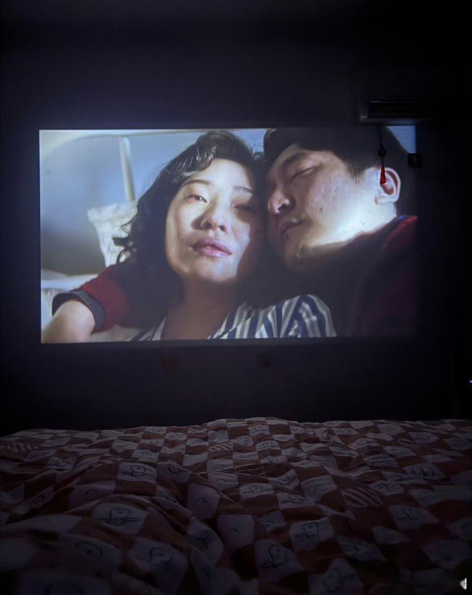 看老舅舅妈下线哭死我了，王佳佳把舅妈演活了，太生动了都不像演的，把《老舅》这部剧