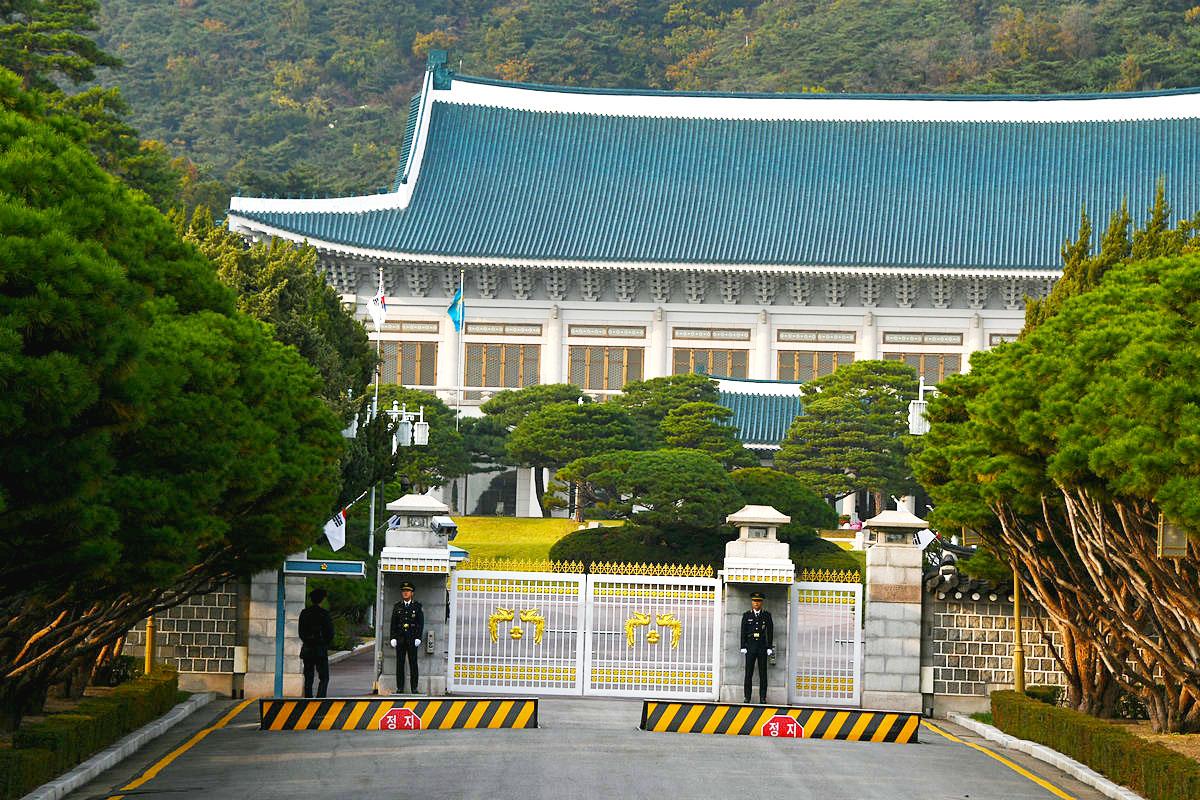 【青瓦台“回巢”：李在明的政治叙事与半岛棋局】
         韩国总统办公室