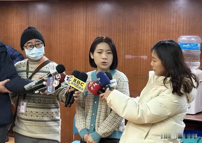 徐巧芯身上有柱柱姐小辣椒的味道……！
     争对国民党立委傅崛萁、赖士葆两人