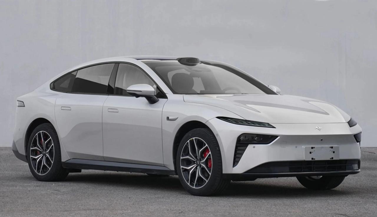 不到14万配激光雷达+8295芯片！东风奕派eπ007+真这么香？去年我们试驾初