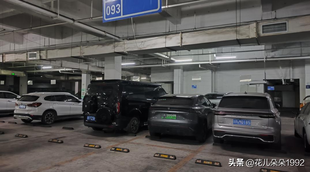 出差长驻分公司7个月，昨天回来刚把车停进自己车位，半夜就接到个语气特冲的小姐姐电