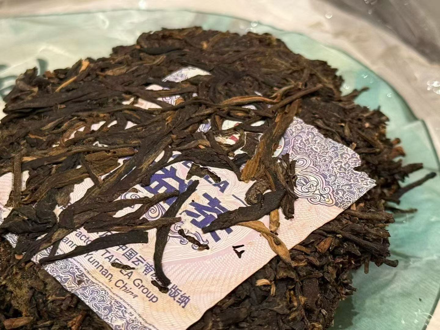 品茶赏器交友  人到一定年纪，终会爱上喝茶。不是附庸风雅，而是懂得：世间万千纷扰