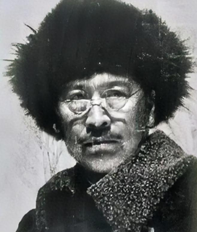 1931年，吉林当地大地主戴凤龄，过完60大寿。哪料，戴凤龄却变卖所有家产，买了