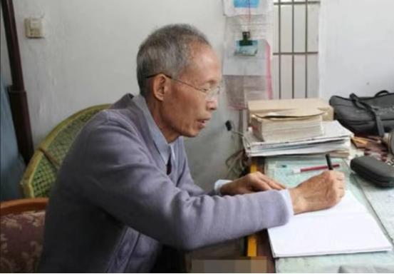 这也太绝了吧！广东韶关，6名毕业10年的研究生，来家里看望身为老教授的公公，我还