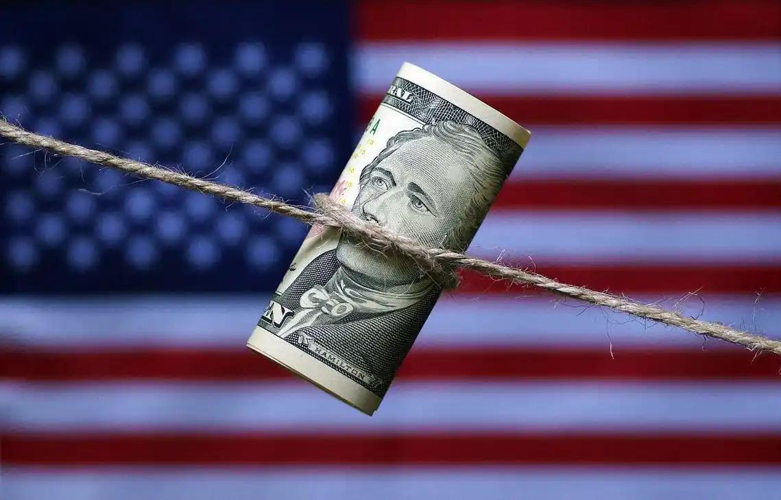 西班牙称霸世界100年，荷兰称霸世界50年，英国称霸世界130年，如果美国称霸世