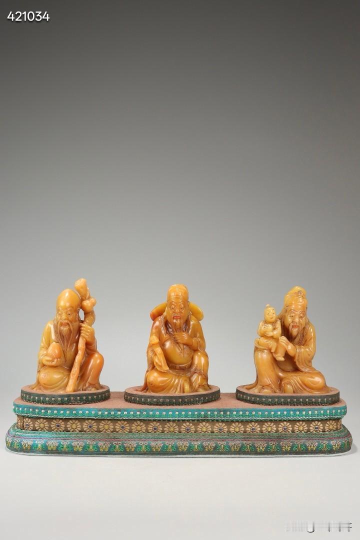 清 田黄石雕元珠款福禄寿三星摆件

规格：福星高11.3cm，长8.3cm，宽5