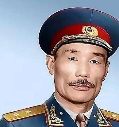 1978年，开国中将孙毅外出理发，剪完之后还觉得长，于是让理发小伙再修一修。没想