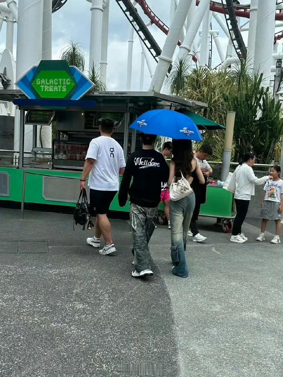 黄晓明审美不愧是男的，一个接一个