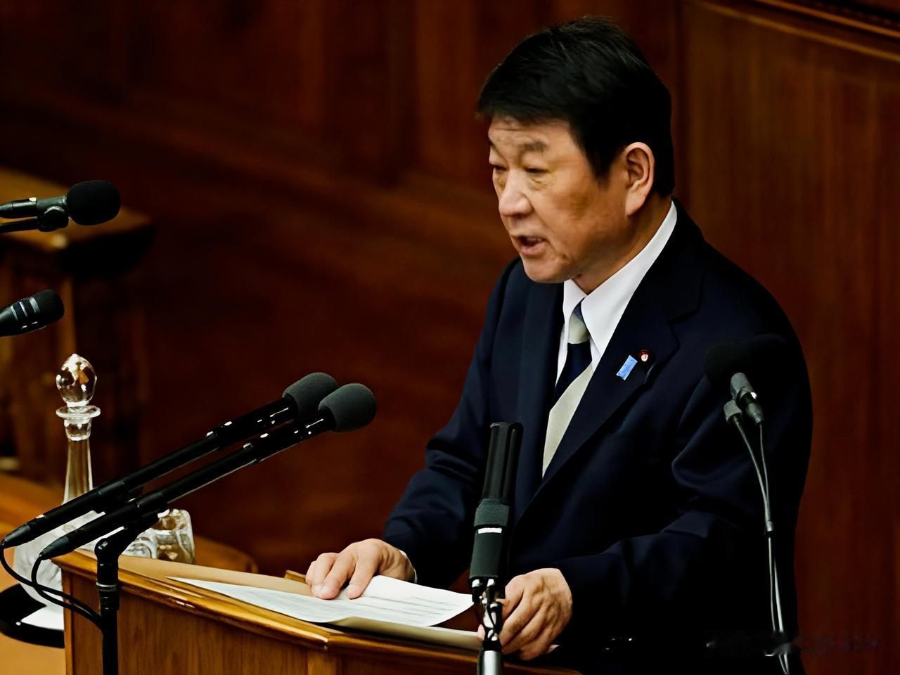 日本外相突然改口谈中日友好，其实是被逼的

5月18日，也就是普京访华前一天，日