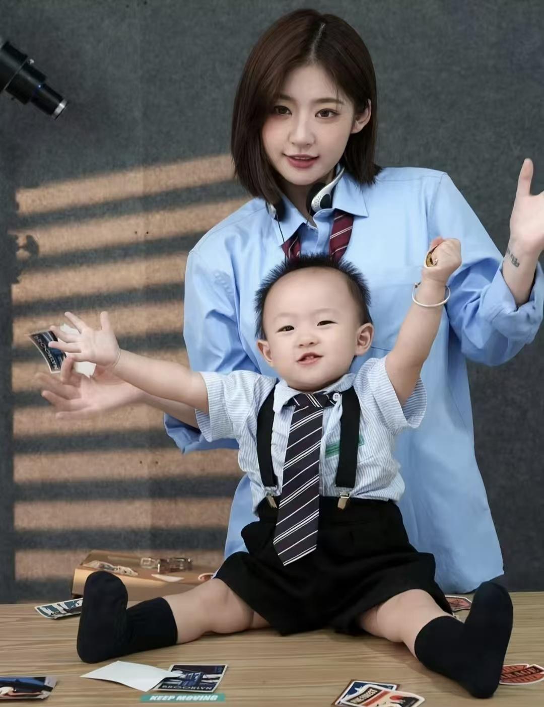黄一鸣为女儿闪闪新开通的账号也被封禁了，这事有点想不明白。不能因为黄一鸣有问题，