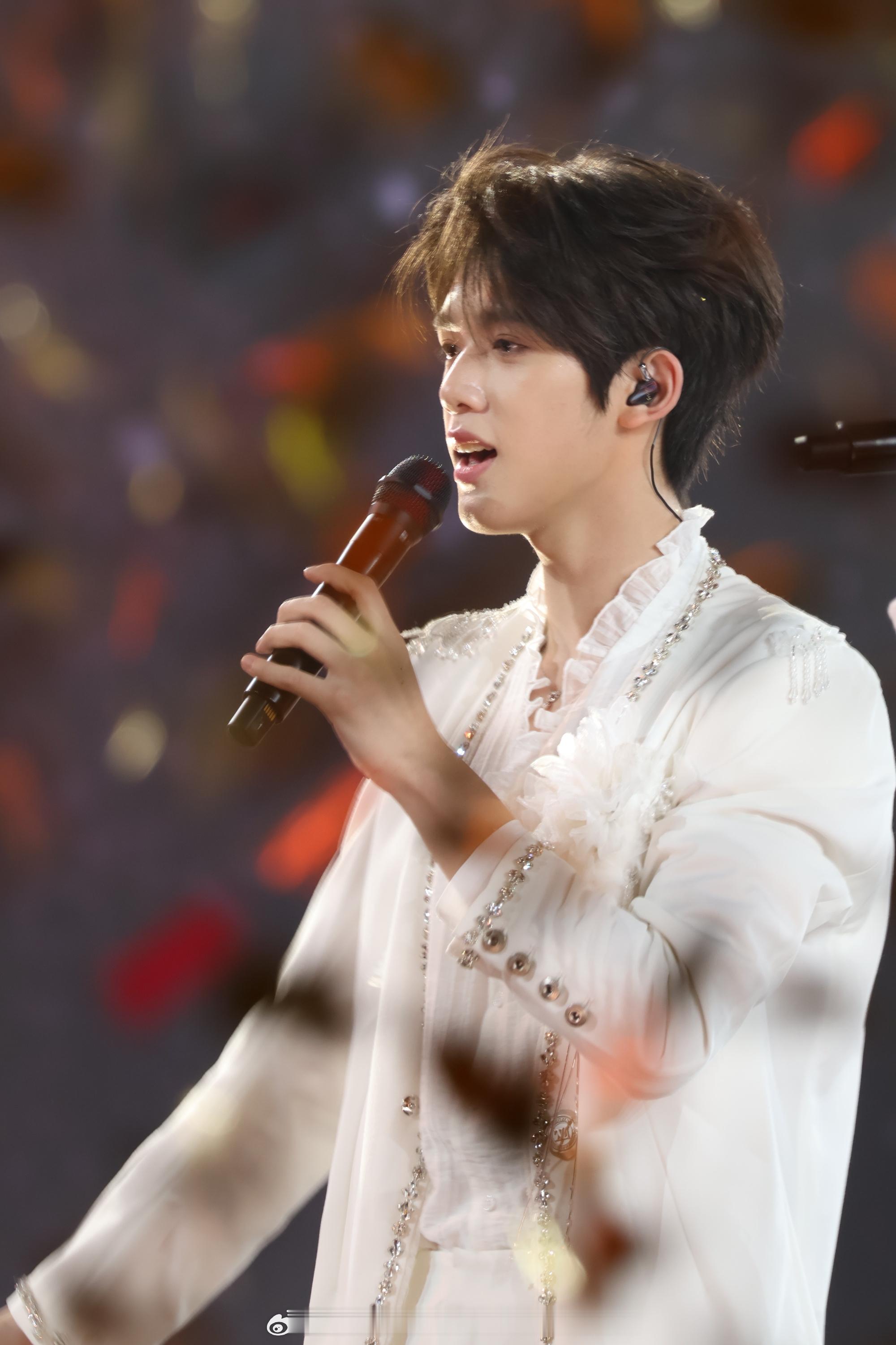 官俊臣见面会饭拍生图（稿主自摄） 