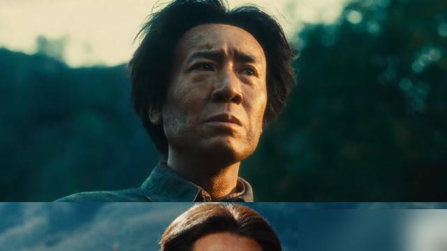于和伟演教员，脸不像，嘴不像，鼻子更不像。

这事要是搁二十年前，估计光选角这一