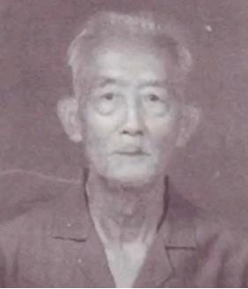 1948年4月18日，重庆地下党员李维嘉接完头，正打算回家，一个小姑娘却偷偷朝他