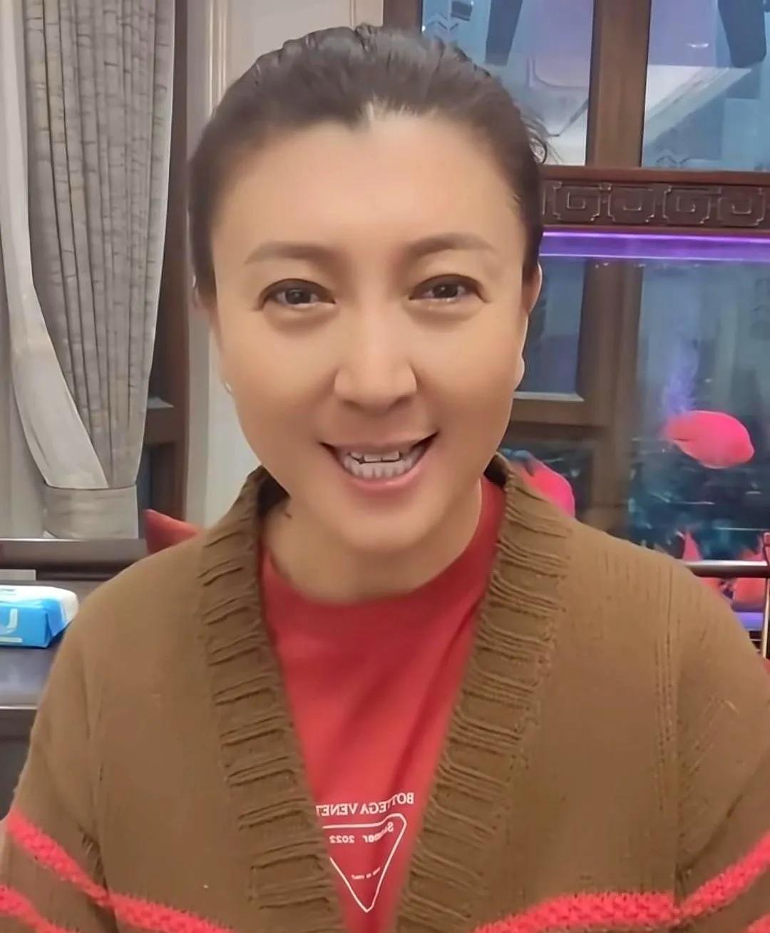 闫学晶“退赛”？
！
这波操作比演技更精彩。
推掉几部戏邀约，业内震动。
评论区