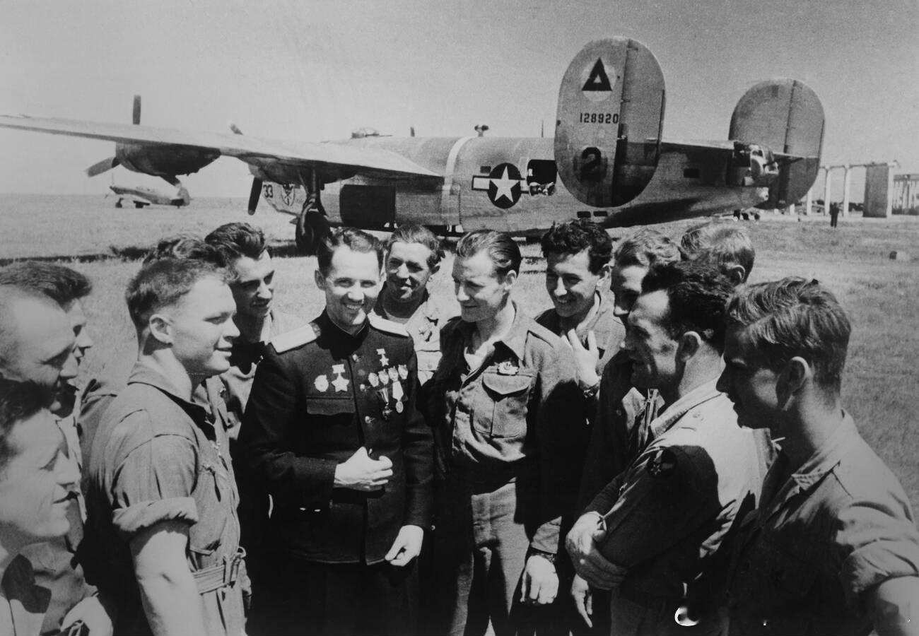 1944年6月黑海舰队航空兵近卫歼击航空兵第6团团长、近卫中校、苏联英雄Миха