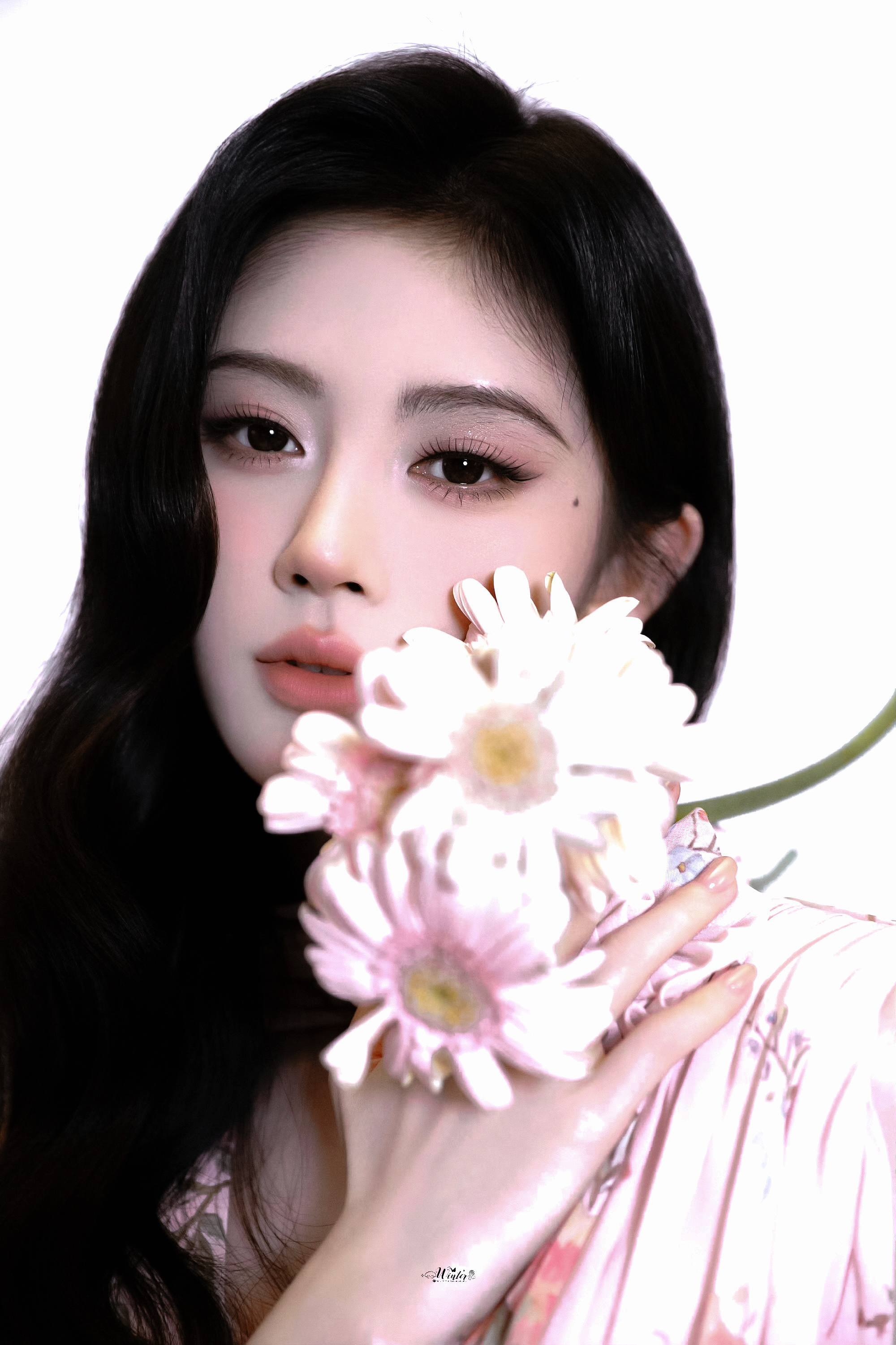 憩被阳光浸透鞠婧祎粉色雏菊长裙 ​​​