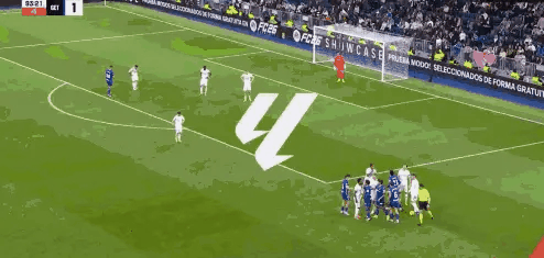 维尼啊维尼！你嘛时候是西甲第一啊？
踢球上头确实难以控制！就这样的行为，就是来搞