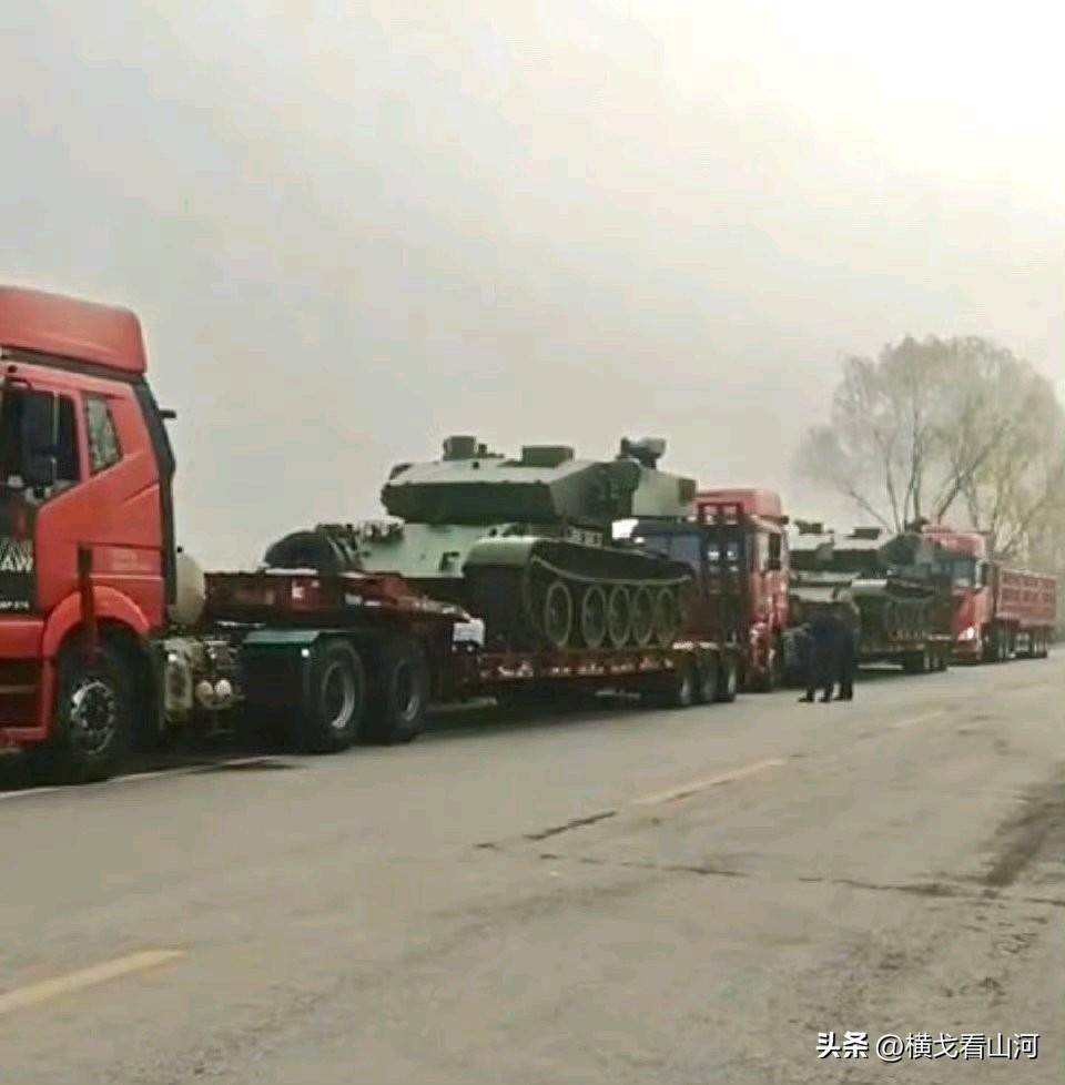 报！开始测试最新99（青春版）

近期现身的这款特殊装甲测试车，并非网传的99式