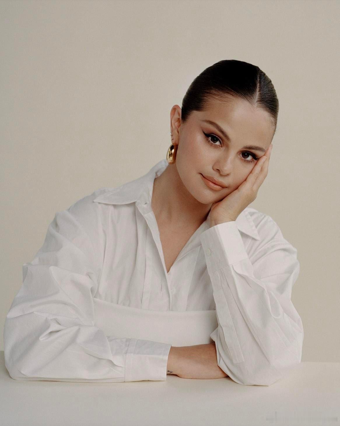 selena gomez赛琳娜戈麦斯抨击“误导投资”的控诉 赛琳娜的律师Math