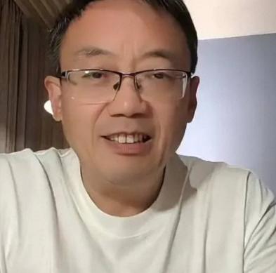 汤家凤教授在视频中把话挑明了：只要我们国家别让孩子们从小学就开始学英语，再把英语