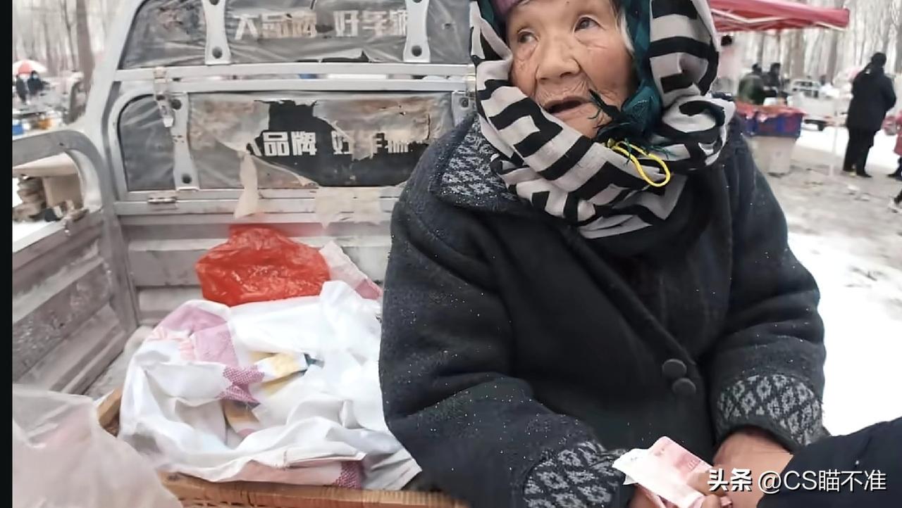 还记得前年那个卖面灯的老嫂子吗？在喷香哥当地，过元宵节有制作面灯的习俗，而且其中