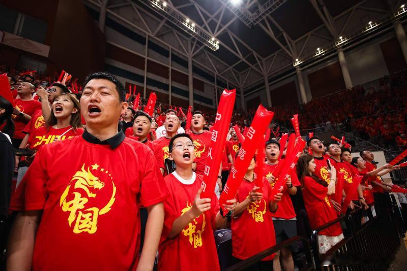 世预赛中国男篮不敌日本男篮的比赛中，辽宁体育馆几乎座无虚席，1.1万名观众到场助