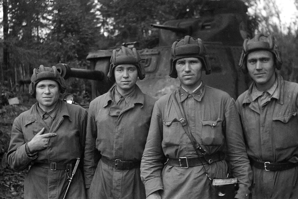 1942年独立坦克第120旅坦克第334营营长Владимир Тимофеев