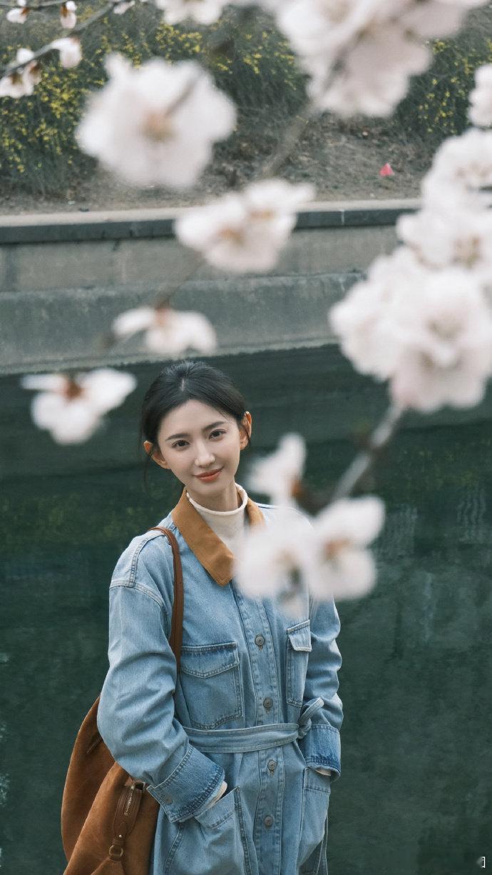 于正发文支持张婉莹新剧于正发了张婉莹首部女主戏终于等到张婉莹第一部女主戏《春霆念