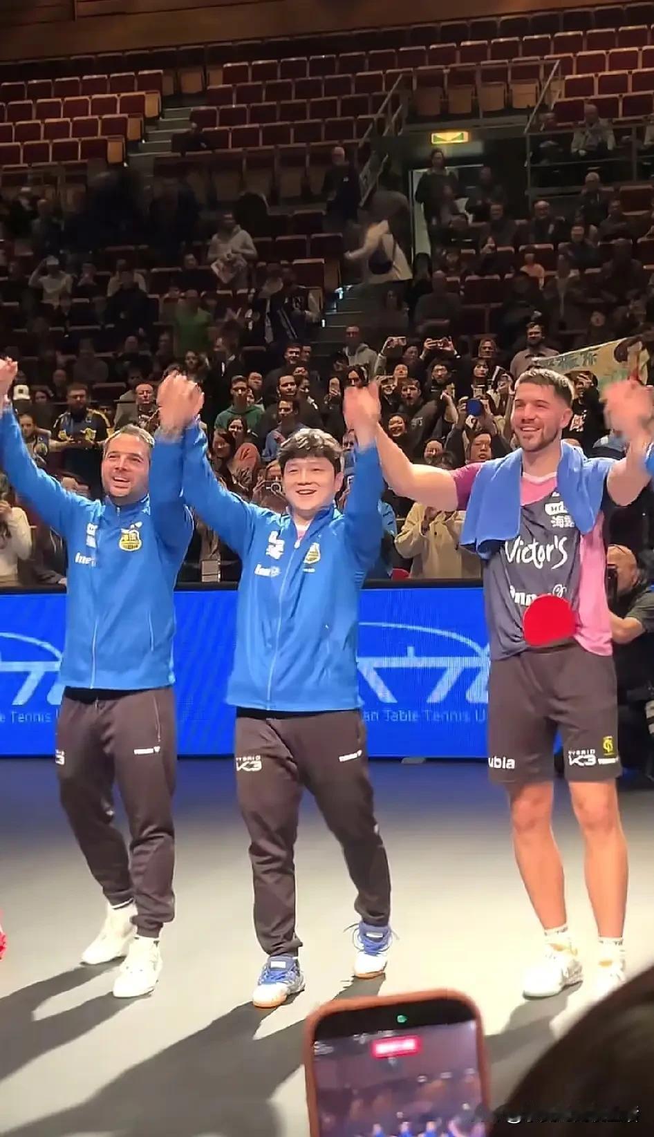 樊振东在德甲过得很快乐，就是不知道他回到南京乒超总决赛的时候还会不会这样快乐了。