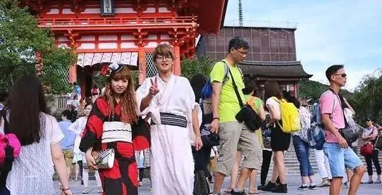 87万中国人定居日本，是当地最大的外籍群体。但一个从东京回国的朋友说了句大实话：