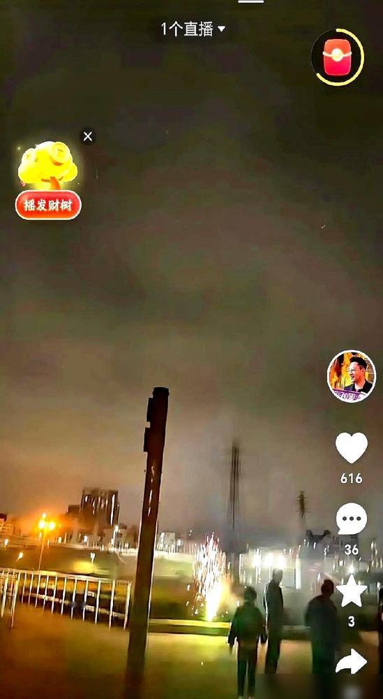 汪小菲台北过年，后妈马筱梅一个弯腰的动作，让人看懂了。
大年初一，淡水河边。1