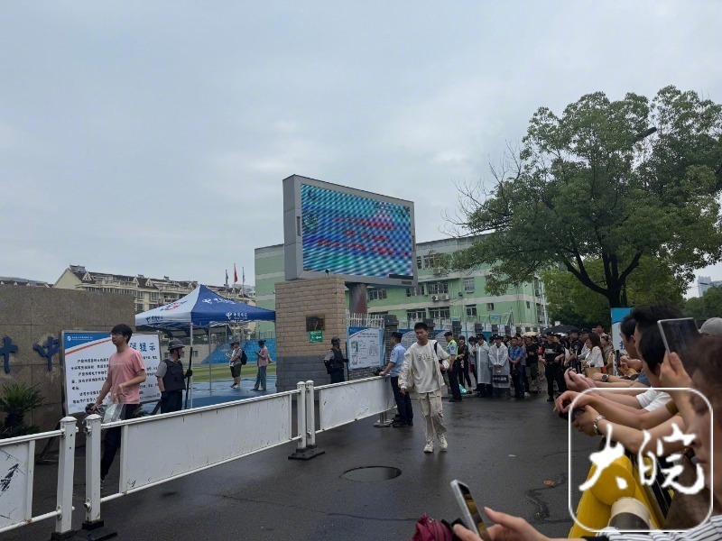 【#高考化学难度考生们说法不一##高考化学最后一题有陷阱#】6月9日上午9:45