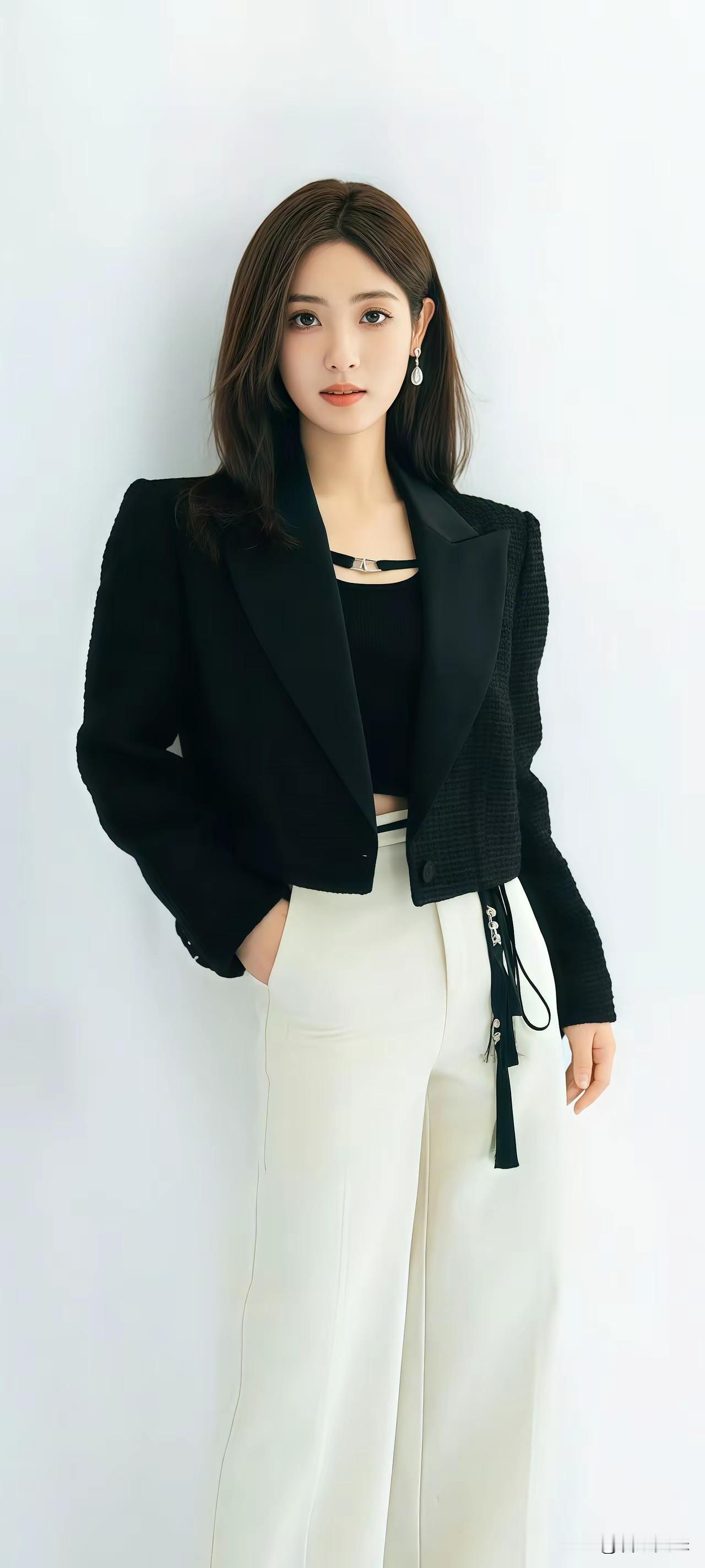 赞美是
成年人之间的礼貌，
只有嫉妒与模仿，
才是对我最大的认可。