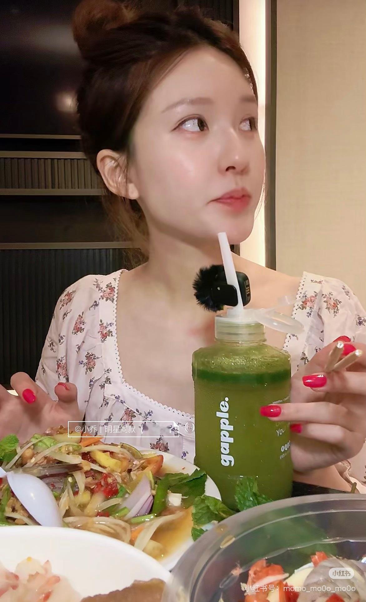 果汁🧃是gapple.的kale kiss国内没有卖，泰妃可以去试试同款哦 去