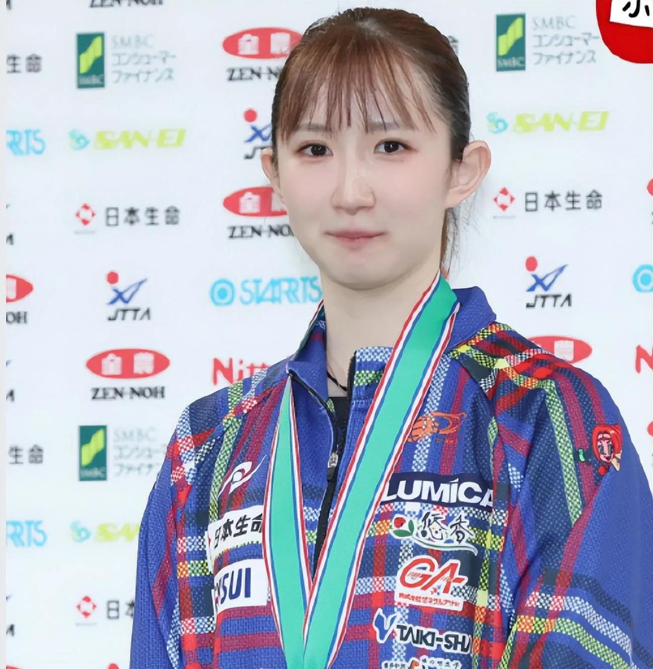 早田希娜可惜了！早田希娜为了一枚奥运会铜牌，居然带伤连打了三场比赛，铜牌是拿到了