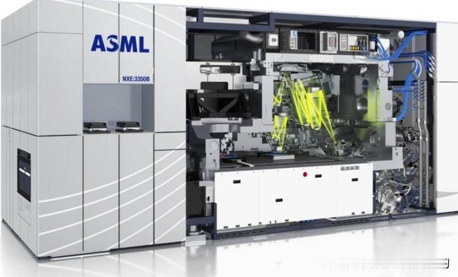荷兰这波操作堪称“自杀式袭击”——刚宣布全面禁售中低端DUV光刻机，ASML股价