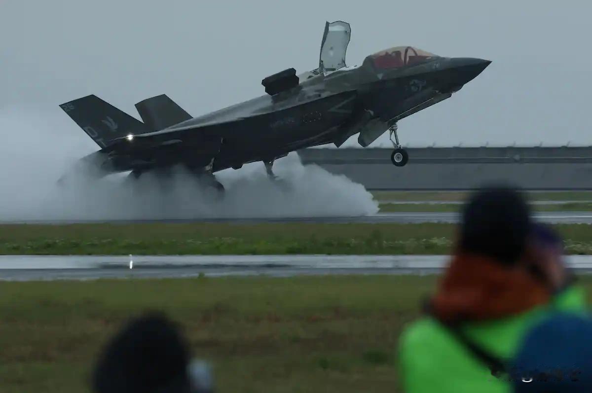【日本岩国基地举行美日“友谊日”开放活动，F-35C和FA-18F战斗机进行了飞