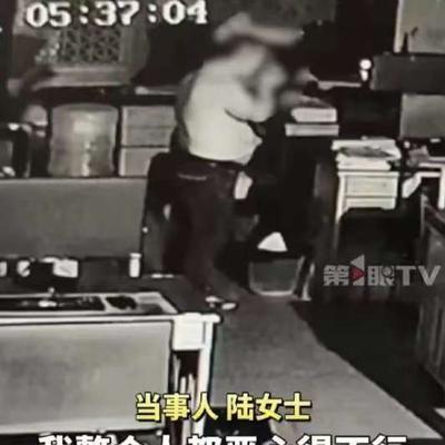 “太恶心了！”2025年，广东，一女子查监控，猛然发现男保安几乎天天趁她下班后，