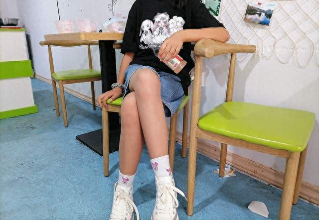 同样是女生，为啥有人大腿缝隙宽，有人双腿紧紧贴住？