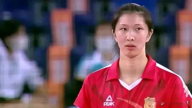 女排新秀吴梦洁出道时，被江苏球迷称为“小朱婷”，颇有大将风范，也被球迷称为洛杉矶