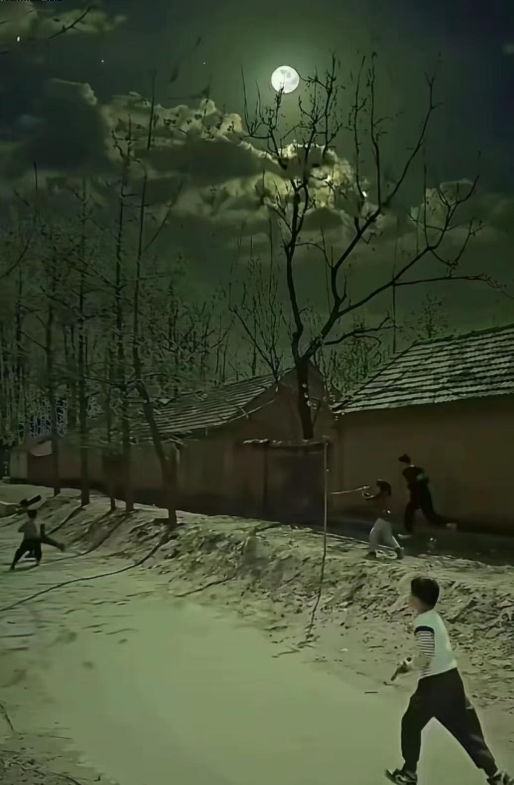 小时候的月亮真美！儿时记忆 哪儿挡得了我们