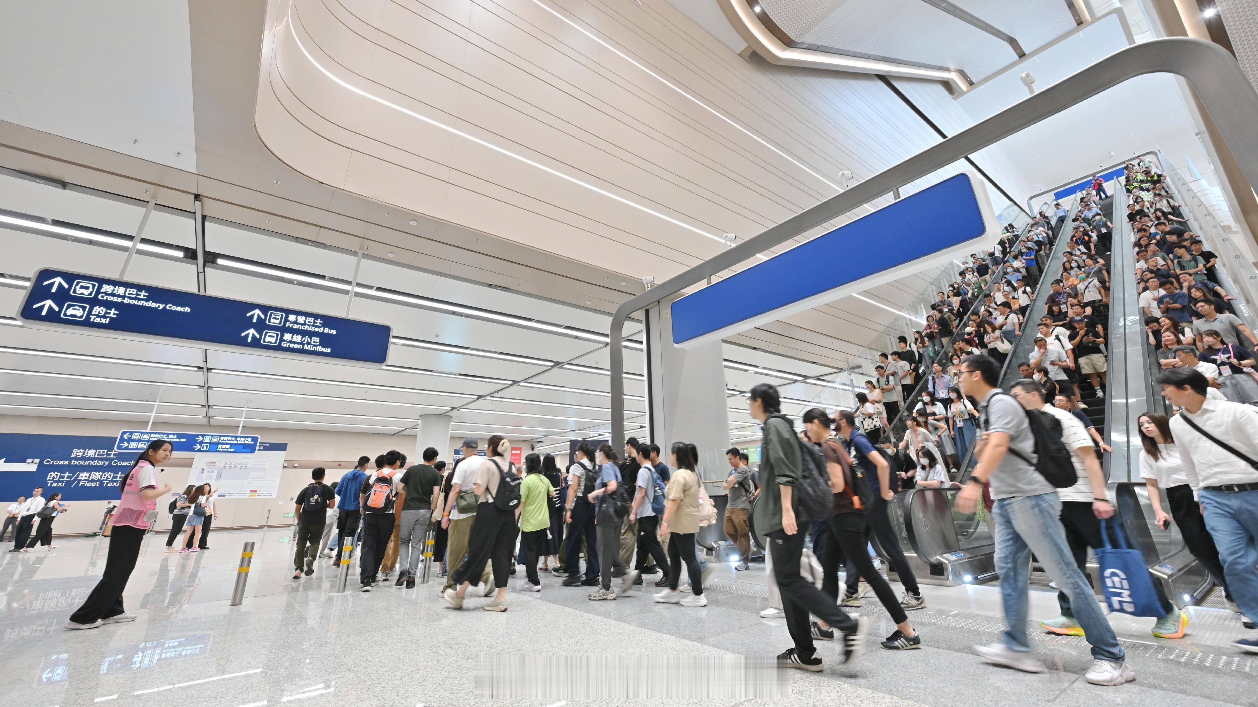 「新皇崗口岸港方口岸區舉行首次大型演練....」香港特別行政區（特區）政府今日（