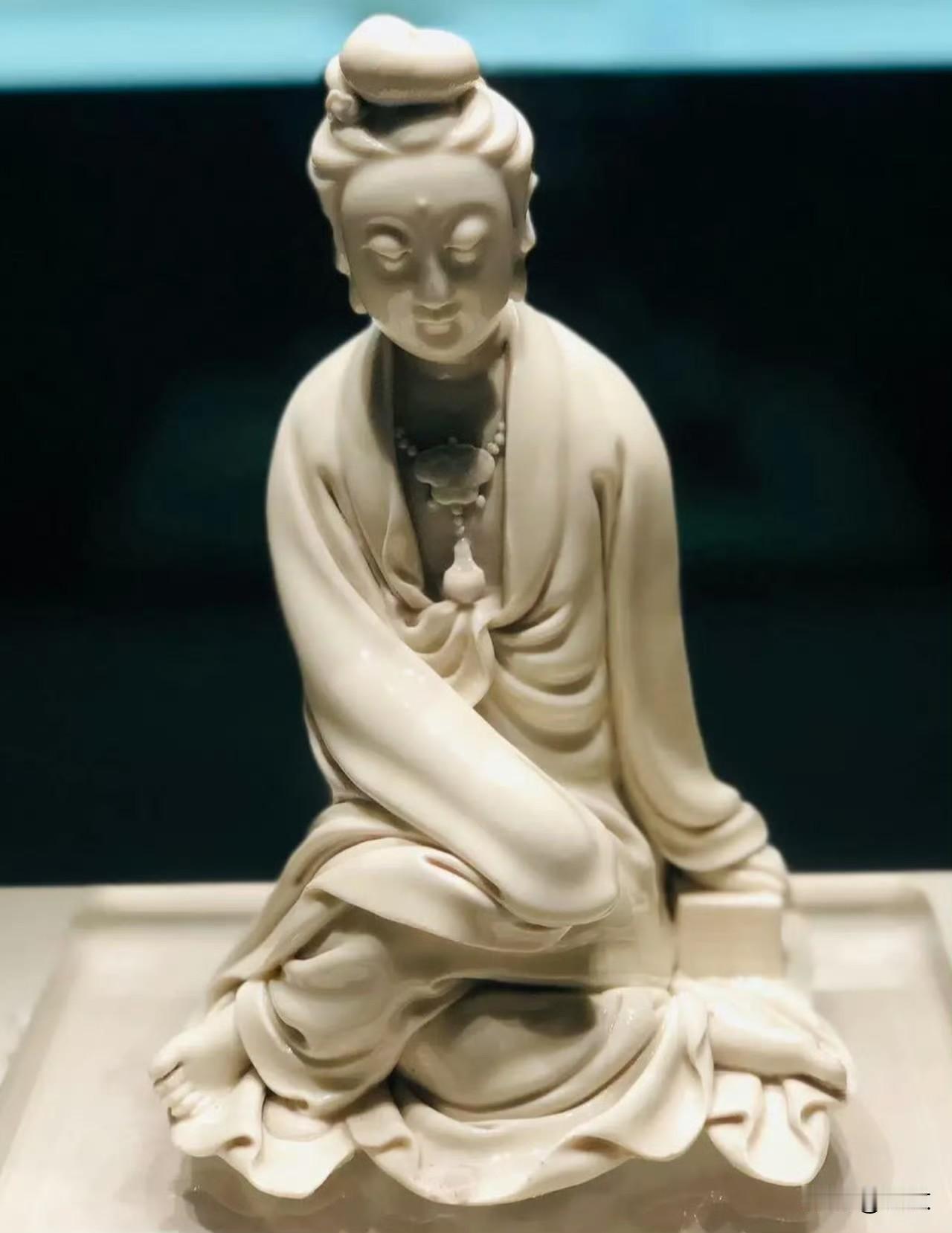 明德化窑何朝宗款白釉观音，‌天津博物馆。沅汰博物馆 

遇见观音，开启智慧，消除