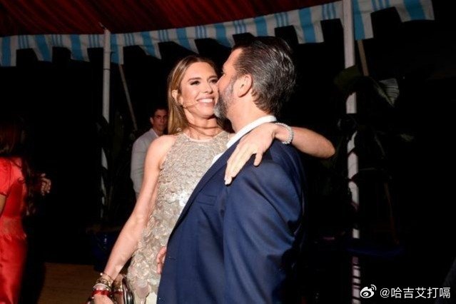 凤凰新闻【特朗普儿子与妻子在岛上举行婚礼后分享亲密照，仪式细节曝光】小唐纳德•特