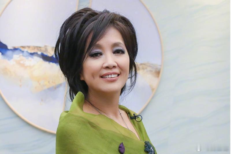 齐豫回应70岁上歌手 看到齐豫姐说“想重新定义70岁”，真的瞬间破防又热泪盈眶。