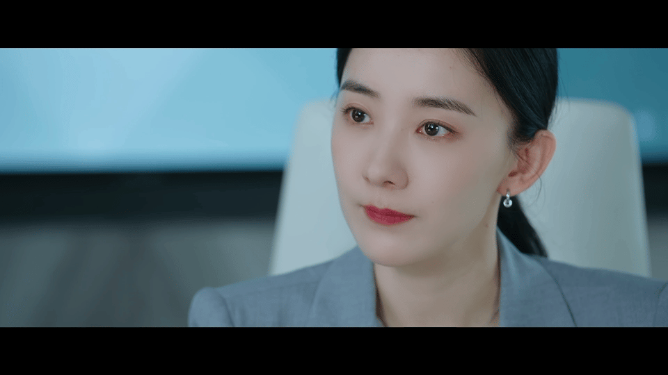 #朱颜曼滋给职场人看伤了# 吃着巧克力派的朱颜曼滋，心里指不定有多少苦楚，她此时