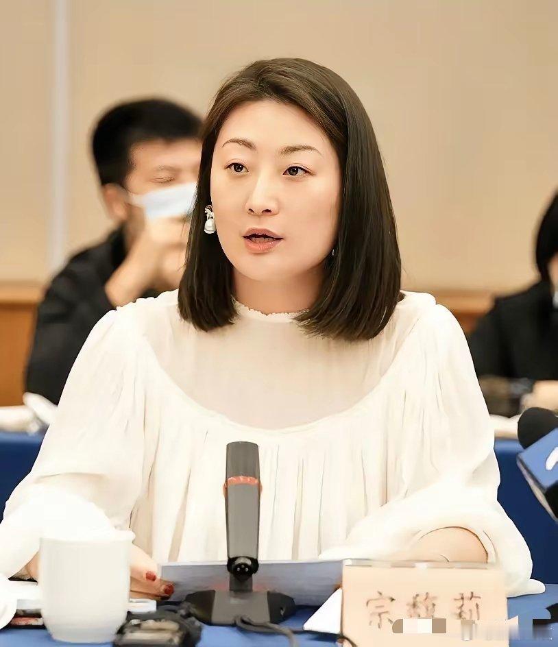 宗氏三兄妹香港首战告捷，350亿娃哈哈遗产争夺战鏖战杭州！宗馥莉先输一局？这信托