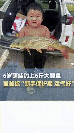 “这就是命啊！”河南周口，一男子嫌6岁儿子天天窝家里玩手机，就直接把他带出去钓鱼